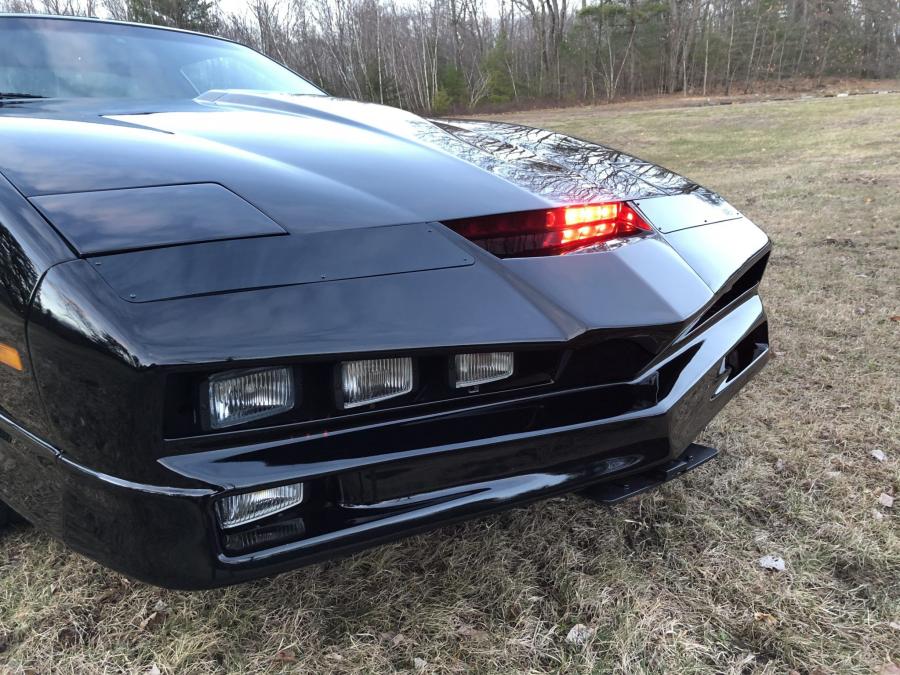 Детали экстерьера Pontiac Firebird Trans Am GTA KITT Tribute 1987 года  (фото 31 из 78)